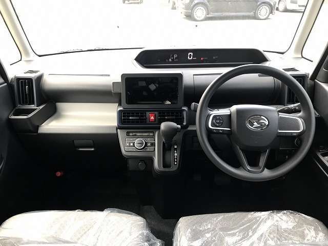 万が一に備えての代車も完備！代車にもナビやETC、バックカメラを装着！！さらに、無料貸し出し！