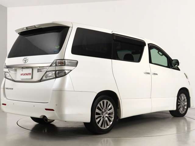 当店では、厳選された車両のみ展示しております。アルファード・ヴェルファイアに特化した専門店ならではの豊富な在庫の中から、お気に入りの一台をお探しください！