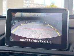 【バックカメラ】駐車時に後方がリアルタイム映像で確認できます。大型商業施設や立体駐車場での駐車時や、夜間のバック時に大活躍！運転スキルに関わらず、今や必須となった装備のひとつです！