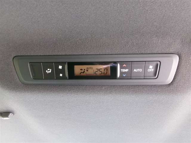 リアオートエアコンを装備しています。夏場も冬場も快適にお過ごしいただけます。