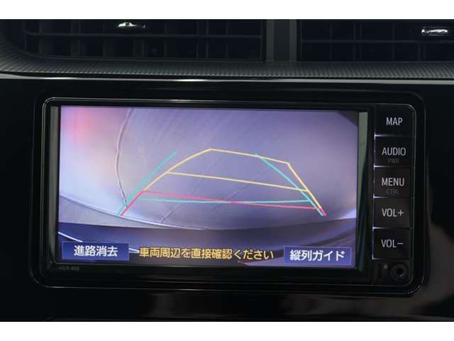 【バックガイドモニター】車庫入れの時に何かに接触しないかとヒヤヒヤしたことはありませんか？バックモニターがあればそのような不安はなくなります♪ガイド線付きで分かりやすく、夜間でもよく見えます！