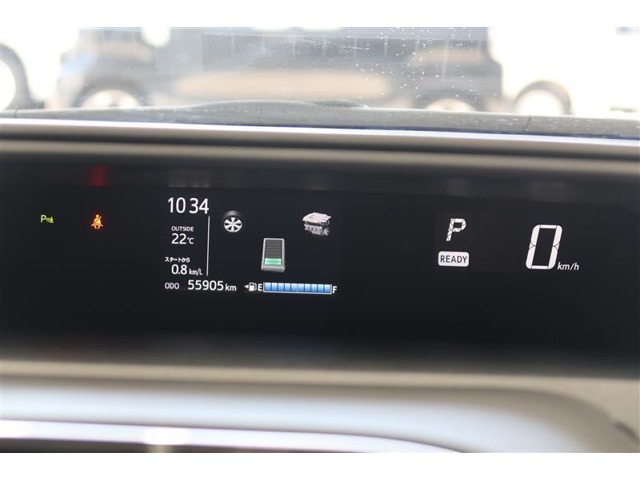 当社の中古車には1年間走行距離無制限の『ロングラン保証』がついています。年式は問わず、全国約5,000ヶ所のトヨタのお店で保証修理を受けることができます。