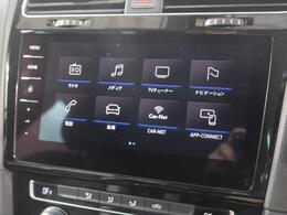 タッチスクリーンを採用。従来のナビゲーションシステムの域を超える、車両を総合的に管理するインフォテイメントシステムです。