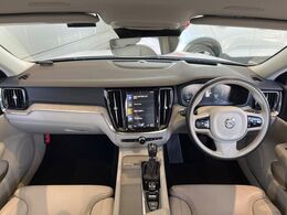 V60クロスカントリー　T5　AWDプロ入荷です！快適装備盛だくさん♪もちろんボルボが世界に誇る安全機能も多数装備されています。