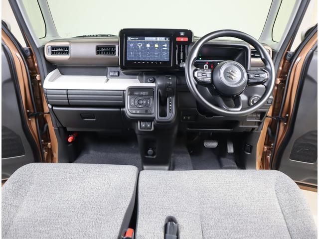 想像以上の広さで、毎日の運転がもっと快適に！みんなくつろげる心地よい室内空間です。
