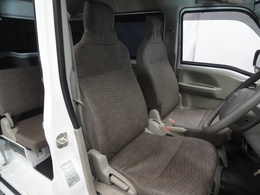運転席ヘッドレストにしわが有りますがきれいな室内です！
