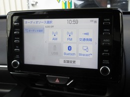 ナビゲーションは純正8インチディスプレイオーディオを装着しております。AM、FM、Bluetoothがご使用いただけます。初めて訪れた場所でも安心ですね！