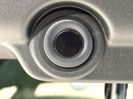 【クリアランスソナー】バンパーに付いたセンサーが障害物を検知！一定の距離に近づくとアラートで教えてくれます♪狭い駐車スペースや車庫入れ時も安心ですね☆
