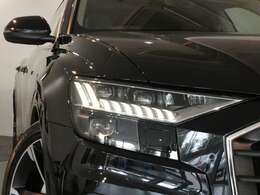 ブラックレザーコンフォートシートに快適な全席シートヒーターや前席ベンチレーター＆マッサージ機能、