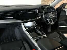 SUVクーペの綺麗なフォルムに純正オプション22インチアルミホイール付！！