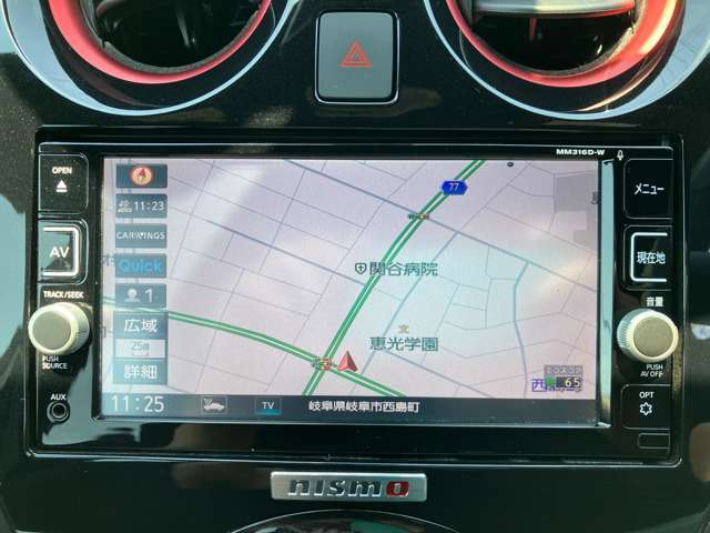 純正メモリーナビを装備