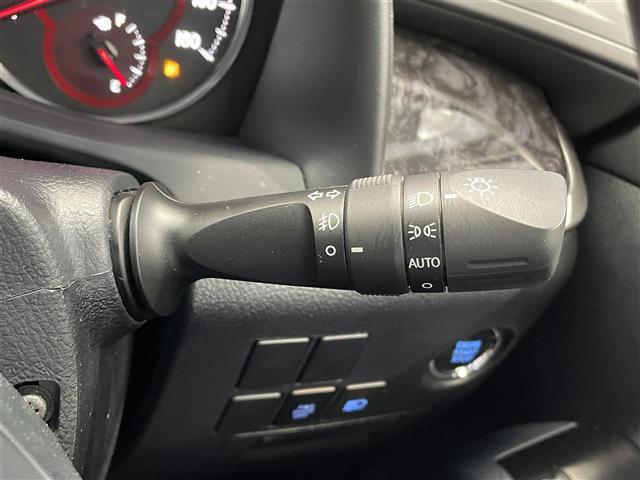 気になる車はすぐにお問い合わせください！画面右側の0066から始まる無料ダイヤルからお問い合わせ下さい！専門スタッフがお車のご質問にお答えいたします！
