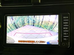 【バックカメラ】駐車時に後方がリアルタイム映像で確認できます。大型商業施設や立体駐車場での駐車時や、夜間のバック時に大活躍！運転スキルに関わらず、今や必須となった装備のひとつです！