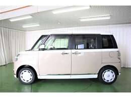 電動スライドドア装備。両手がふさがっている時にもボタン一つで楽々開閉♪