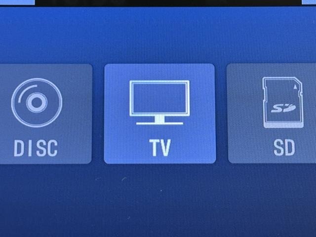 TVが見れるチューナーを装備しています。　新しい車でも付いていないことで、TVが見れない事も多々あるので要チェックです。