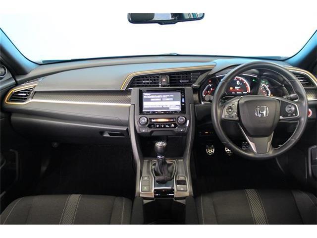 インパネ周りの使用感も少なく、状態の良いお車です！ご不明点やご来店のお際は是非お電話でご連絡下さい！