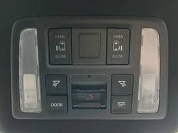 【両側パワースライドドア】スマートキーや運転席のスイッチで後席両側スライドドアの開閉が可能♪電動だから力を入れてドアを開ける必要が無く、小さなお子様でも簡単に開け閉めでき快適です♪