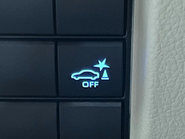 【パーキングサポートブレーキ】駐車時などの低速走行時にアクセルとブレーキを間違え、壁や車などとの衝突の恐れがある場合にブレーキを作動させ衝突回避をサポート。うっかり事故の予防に役立ちます！