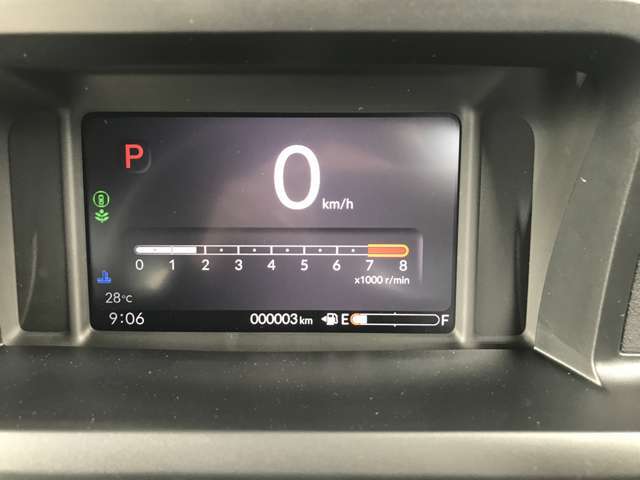 運転席前にデジタルメーター