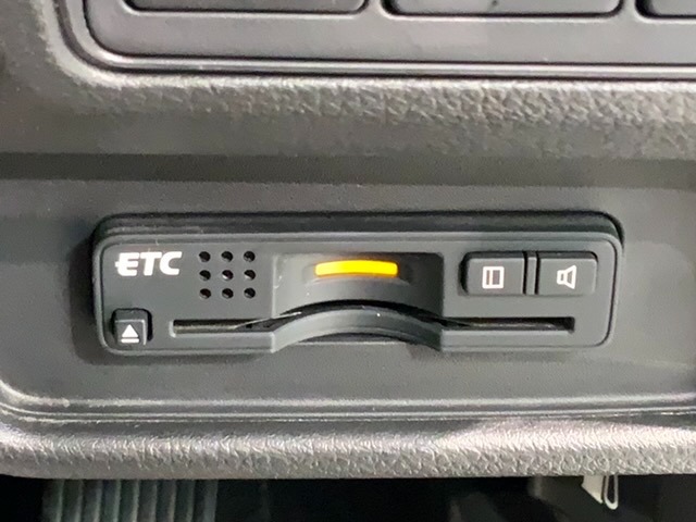 いまや快適なカーライフに欠かせないETCが付いています。