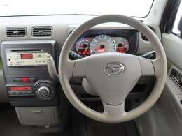 シンプルでしっかりとまとめられたインパネまわり。常に目に付くところだけにシンプルで飽きの来ないデザインとなっています。