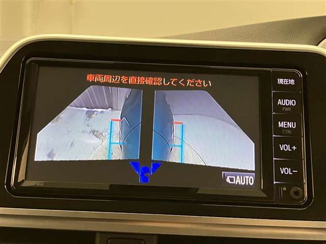 左右カメラ。いまや必須装備「ナビゲーション」搭載！知らない場所にスイスイッとドライブ。もう、これなしではハンドルを握れませんね！でも運転中の操作は危険ですのでご注意ですね☆