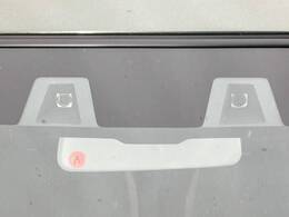 【スズキ　セーフティサポート】走行中に前方の車両等を認識し、衝突しそうな時は警報とブレーキで衝突回避と被害軽減をアシスト。より安全にドライブをお楽しみいただけます。