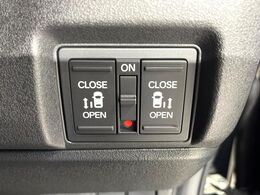 【両側パワースライドドア】スマートキーや運転席のスイッチで後席両側スライドドアの開閉が可能♪電動だから力を入れてドアを開ける必要が無く、小さなお子様でも簡単に開け閉めでき快適です♪