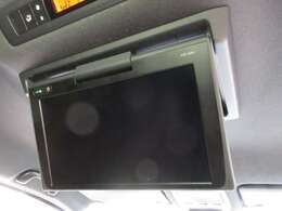 後席専用の純正12.1inchフリップダウンモニター付きで、長距離でも退屈しません♪