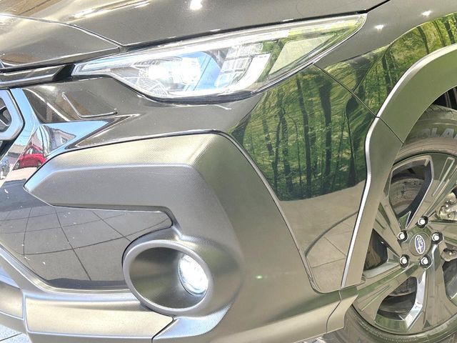 【LEDヘッドライト】悪天候や夜間走行時も良好な視界を確保し安心して運転できる高輝度LEDヘッドライトを装備！点灯速度が早く、消費電力も抑えられています。