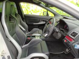 「この車の写真をもっと見たい」「状態が気になる」「この装備はついている？」どんな小さな疑問でもお気軽にお問い合わせください！