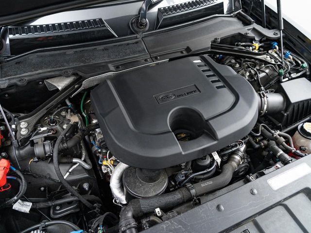 ターボチャージドディーゼルエンジンは258PS/600N・mを実現。優れた走行性能とパワー、トルクの太さが特長。8ATとの組み合わせでスムーズで力強い走りでドライブをお楽しみいただけます。