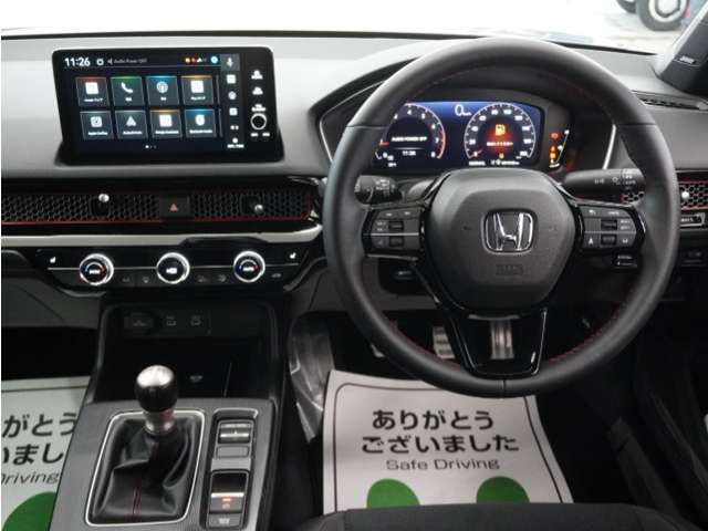 とても握りやすいステアリング！運転手の気持ちがそのまま伝わるかのような反応をしてくれます！小物入れや各ボタンの配置にこだわり、とても使いやすいです ！視認性も良好なのでロングドライブもお任せ下さい。