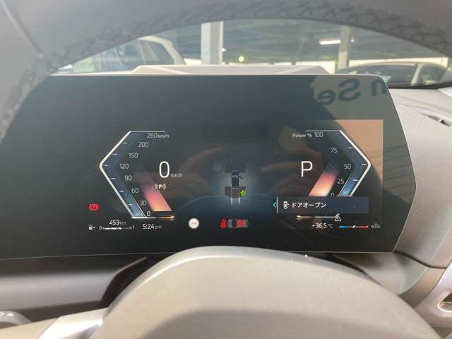 【BMWライブ・コックピット】コントロール・ディスプレイとインスツルメント・ディスプレイから構成されるディスプレイ・ネットワークにすべての情報がより分かりやすく表示されます。