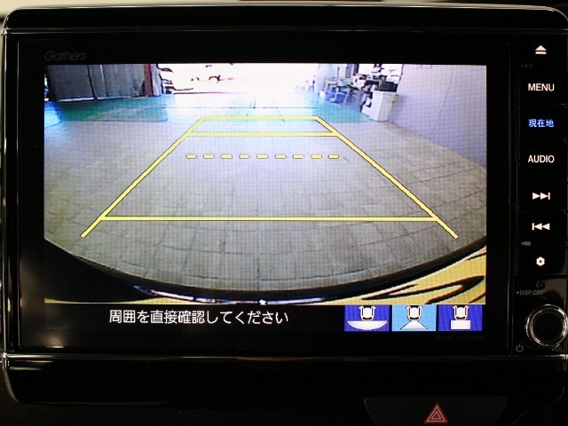 【バックカメラ】駐車時に後方がリアルタイム映像で確認できます。大型商業施設や立体駐車場での駐車時や、夜間のバック時に大活躍！運転スキルに関わらず、今や必須となった装備のひとつです！