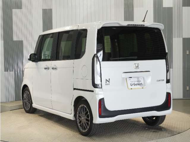 色々なお店で販売しているHonda車ですが、アフターサービスも全てお任せ頂けるのは「HondaCars正規販売店」だけ！ご納車後もお住まいの地域の販売店にて　アフターサービスをお任せいただけます。