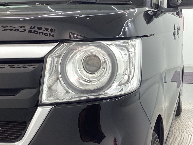 LEDヘッドライトは、点灯の瞬間から最大光量を発揮し、突然暗くなるトンネルなどでの安定感を高めます。