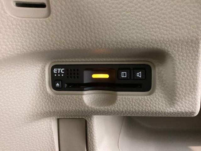 いまや快適なカーライフに欠かせないETCが付いています。