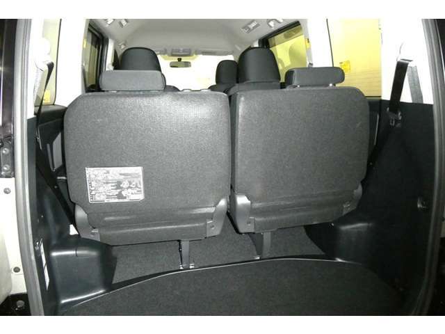 広いトランクスペース！大きい荷物から小さい荷物までたっぷり積んじゃってください♪