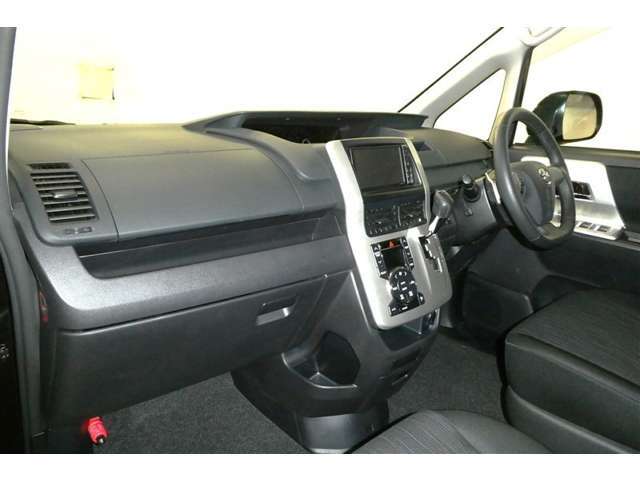 分かりやすく操作しやすい運転席まわりです☆