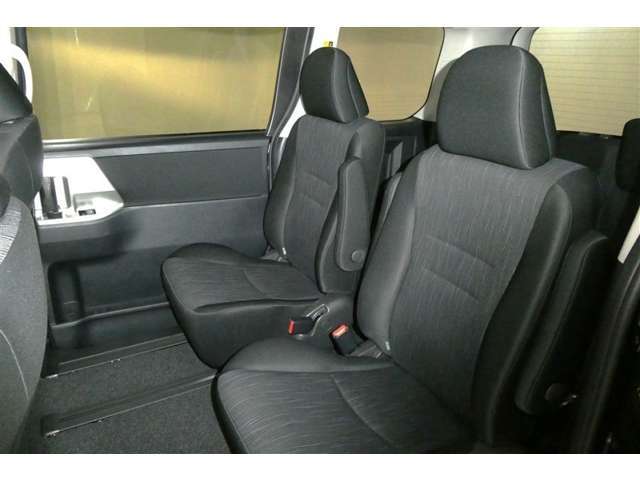 こちらは2列目です。ゆったりできるのでリラックスしてお過ごし頂けますよ