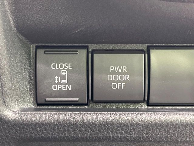 【パワースライドドア】スマートキーや運転席のスイッチでスライドドアの開閉が可能♪電動だから力を入れてドアを開ける必要が無く、小さいお子様でも、重い荷物を持っている時もラクに開け閉めできます♪