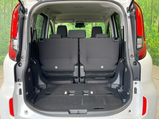 積み下ろしのしやすいデッキにはたっぷりと荷物を積み込んでいただけます。遊びから仕事まで、様々なシーンで頼れます♪