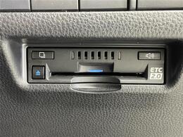 【ETC】有料道路を利用する際に料金所で停止することなく通過できる、ETC車載器（ノンストップ自動料金収受システム機器）が装備されています。セットアップを行うことで利用可能になります。