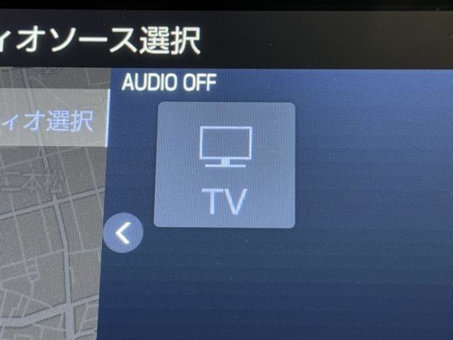 TVが見れるチューナーを装備しています。　新しい車でも付いていないことで、TVが見れない事も多々あるので要チェックです。