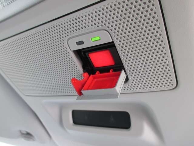 あおり運転をされても安心！緊急通報も可能、ボタンを押すだけでオペレーターにつながるSOSコール付。（別途登録費用が必要となります。）
