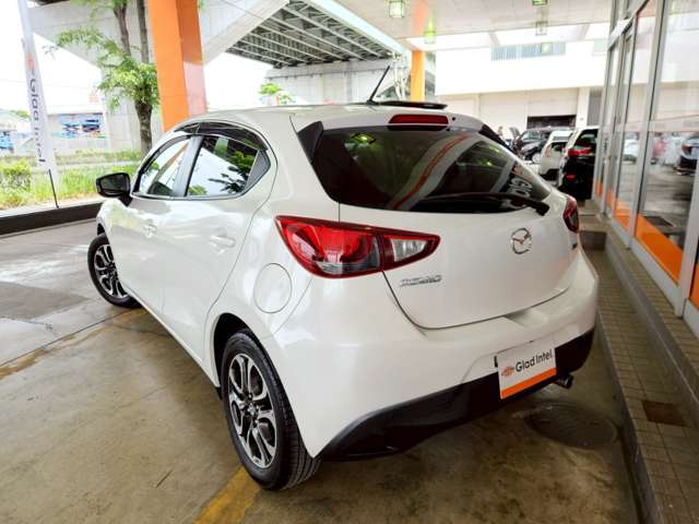 車両のコンディションは良好です！中古車レベルの小キズなどは多少御座いますが、全体的にとても綺麗です。光沢のあるボディを、是非一度ご覧下さい！！気になる箇所の画像をお送りする事も出来きます！