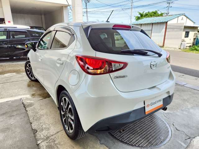 入庫時に全車ポリッシャーを使い、外装の磨き施工を行い、小キズ・水垢を落とします！納車前には、展示中に付いた汚れを落とし、ボディコーティングをしてボディの艶出し・保護を致します！仕上がりにご期待下さい！