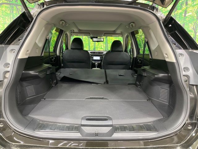 後席を格納すると、これだけの広さが！シーンに合わせたシートアレンジで、大きな荷物も積むことが出来ます♪