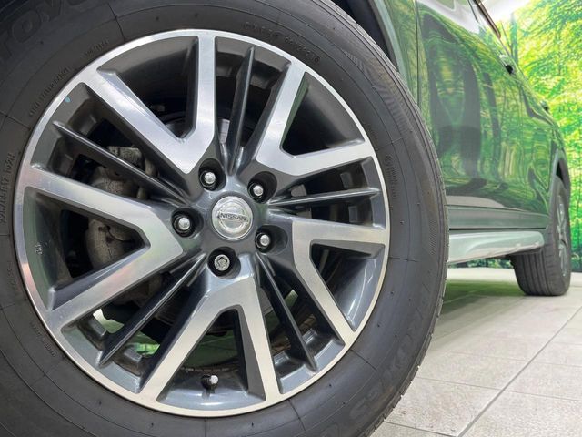 【純正アルミホイール】外観にマッチした純正アルミホイールを装着しております。各種社外アルミホイールや、スタッドレスタイヤも取扱いしております。是非ご相談ください♪